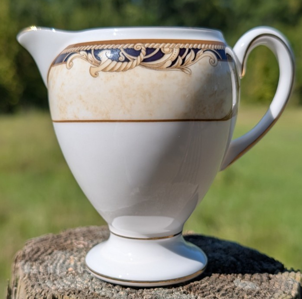 Wedgwood Cornucopia Globe Shape Creamer Bone China England 1995 Vintage